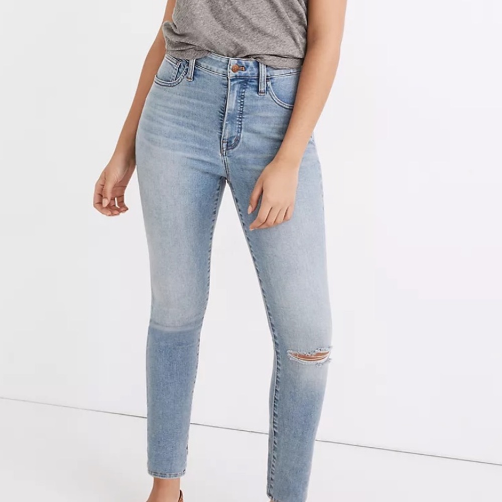 Madewell Curvy Roadtripper Jeans: Knee-Rip Edition